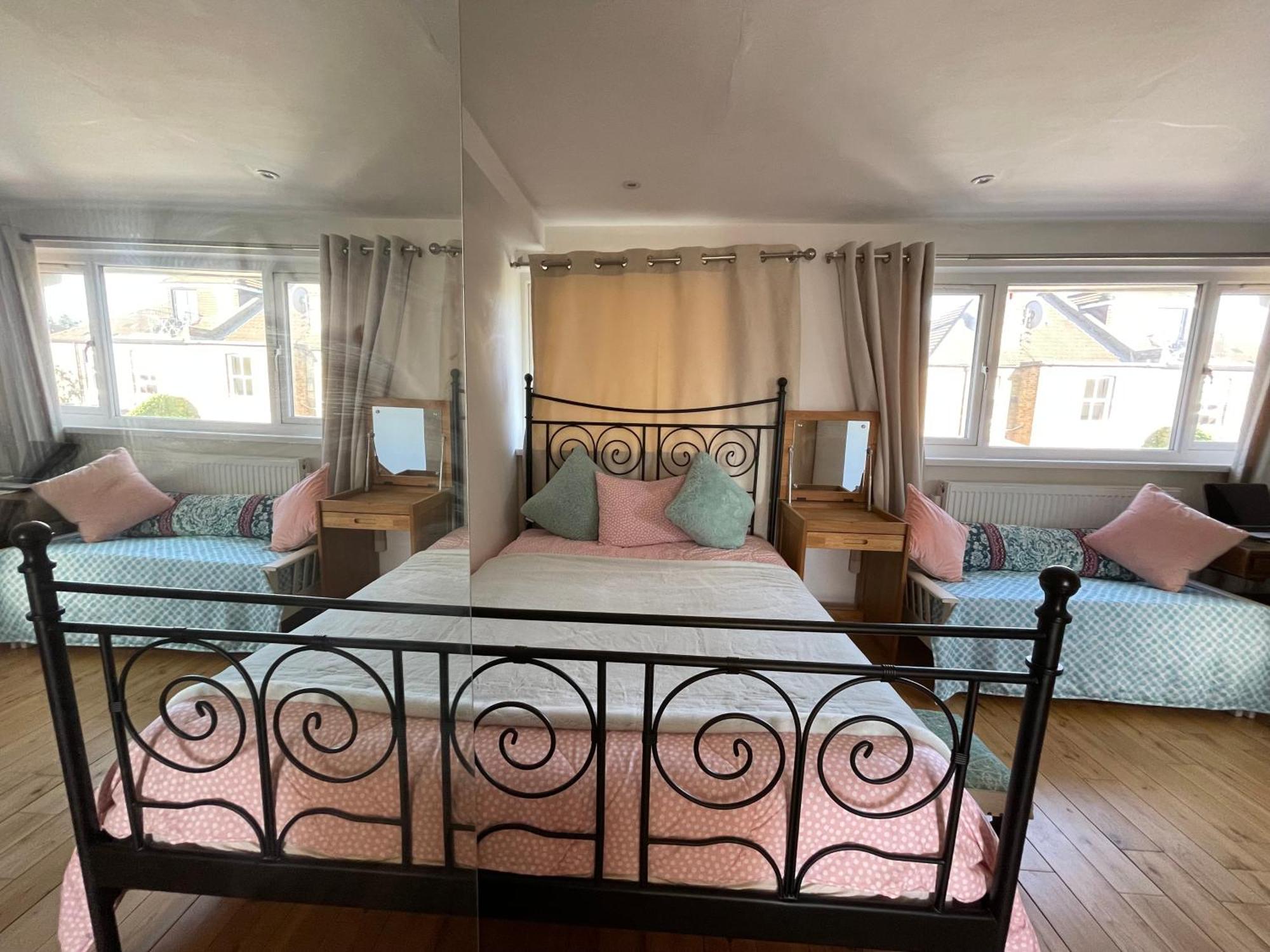 Luxury With Private Bathrooms Homestay